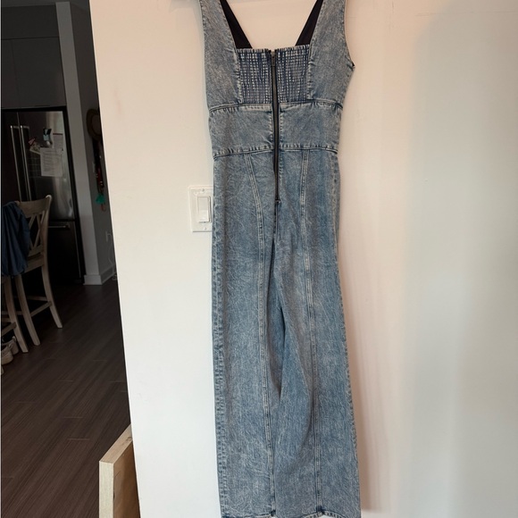 Alice + Olivia Denim Jeans - Picture 2 of 3